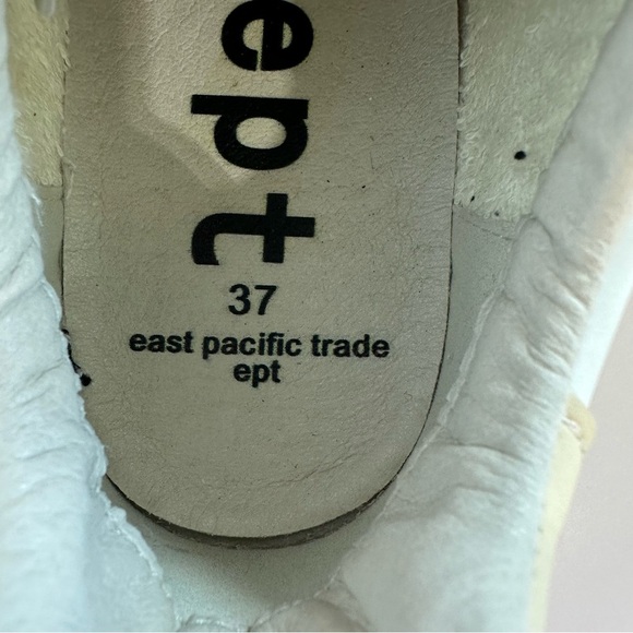 East Pacific Trade Men's White Leather Sneakers - Picture 5 of 5